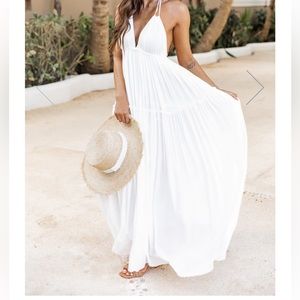 Pink lily size small, white maxi dress.  Never worn